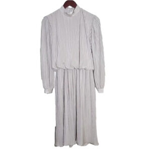 ❤️ 3 for $35 VINTAGE Daniel marshall champagne long sleeve pleat flowy dress S